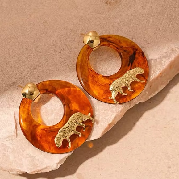 Anthropologie Gold Panthere Resin Brown Elegant Earrings - Picture 6 of 15